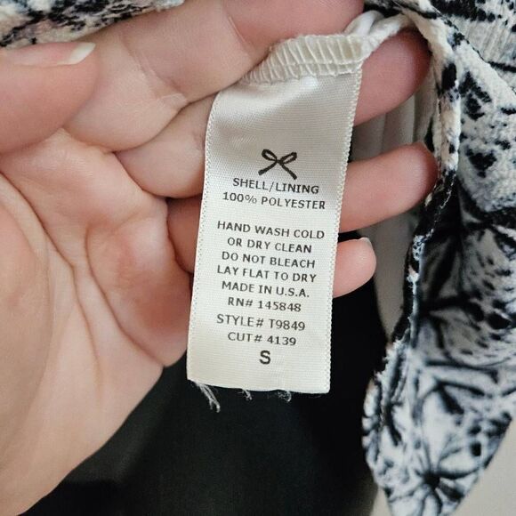 The Impeccable Pig Tank Top - Picture 5 of 8